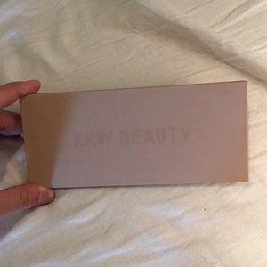 Kkw eyeshadow palette!